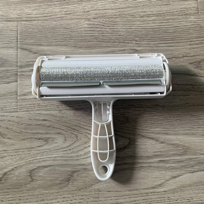 Pet roller sticking device - Image 4